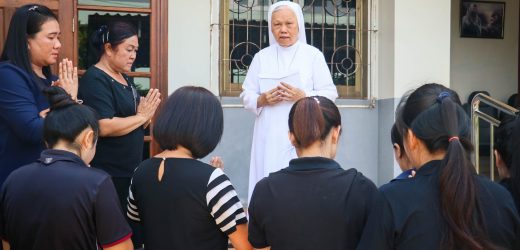 ร่วมไว้อาลัยบิดา ซิสเตอร์จินตนา