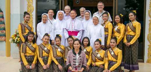 ร่วมพิธีบูชาขอบพระคุณครั้งแรก